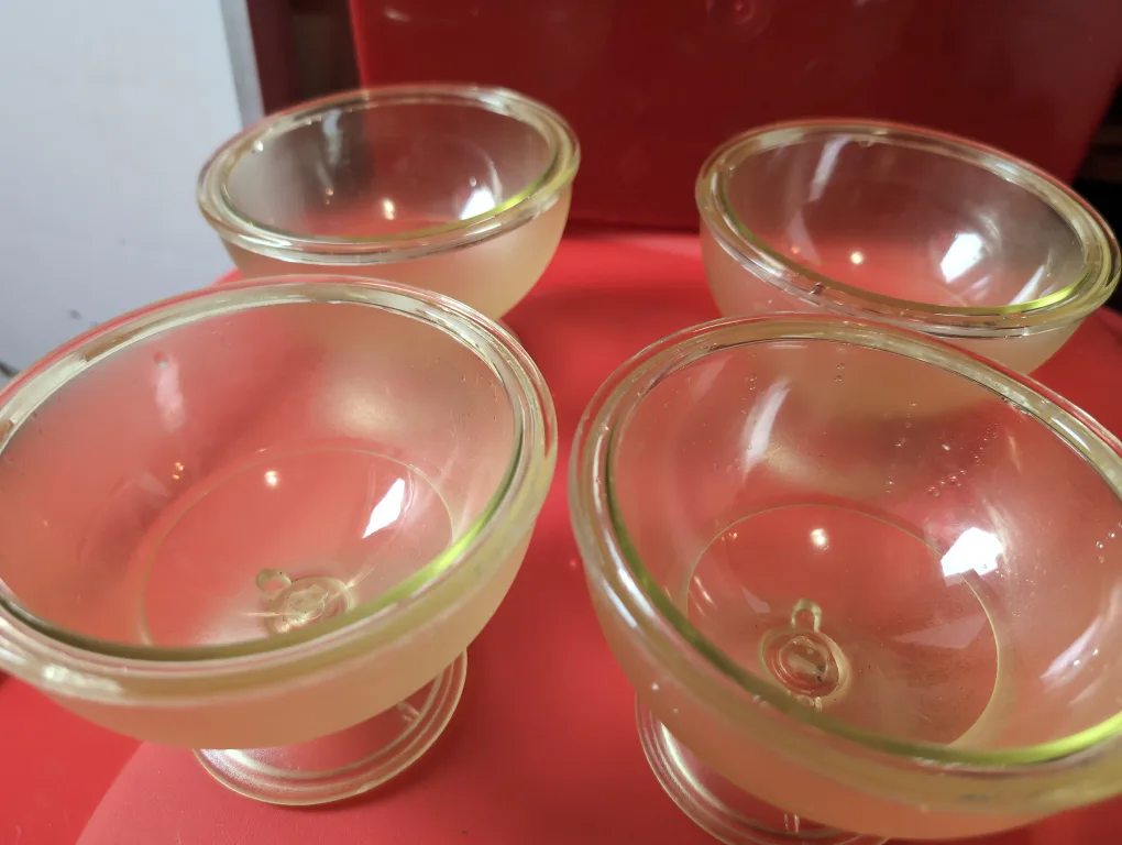 Set of 4 Dessert Bowls thumbnail