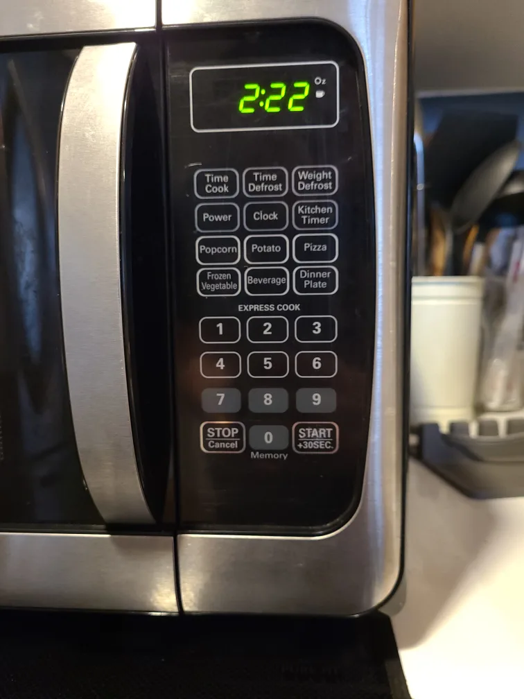 Black+Decker Stainless Steel Microwave 1.1 CU FT image indicator(2)