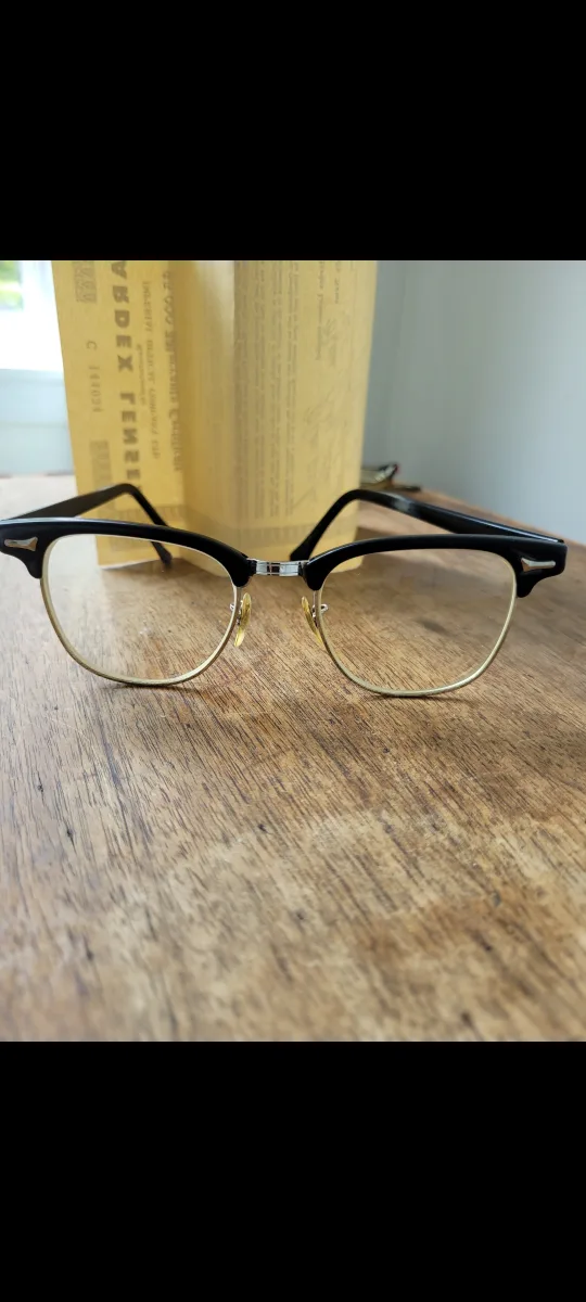 Vintage Eyeglasses & 1966 Document 🇨🇦 thumbnail