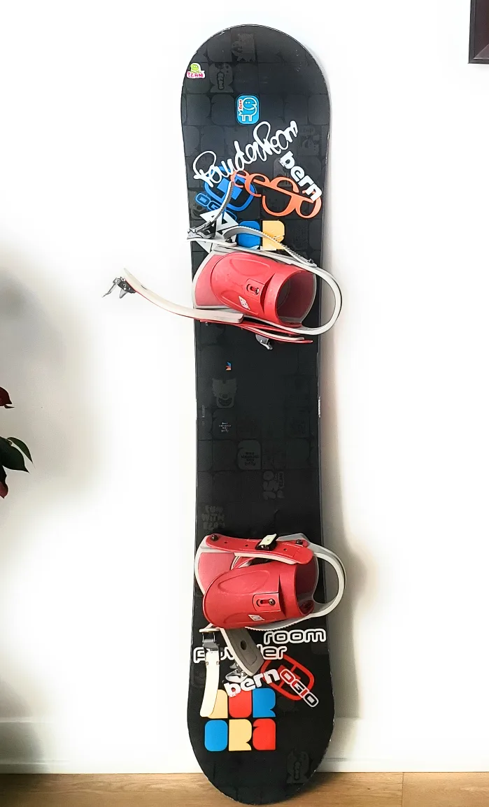Elan Auro  Snowboard with Bindings.  57 inches image indicator(2)