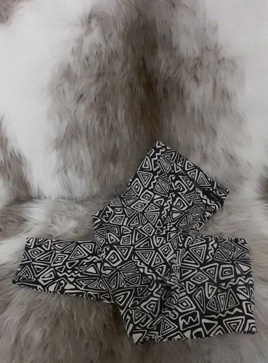 Forever 21 XS Black & White Patterned Leggings thumbnail