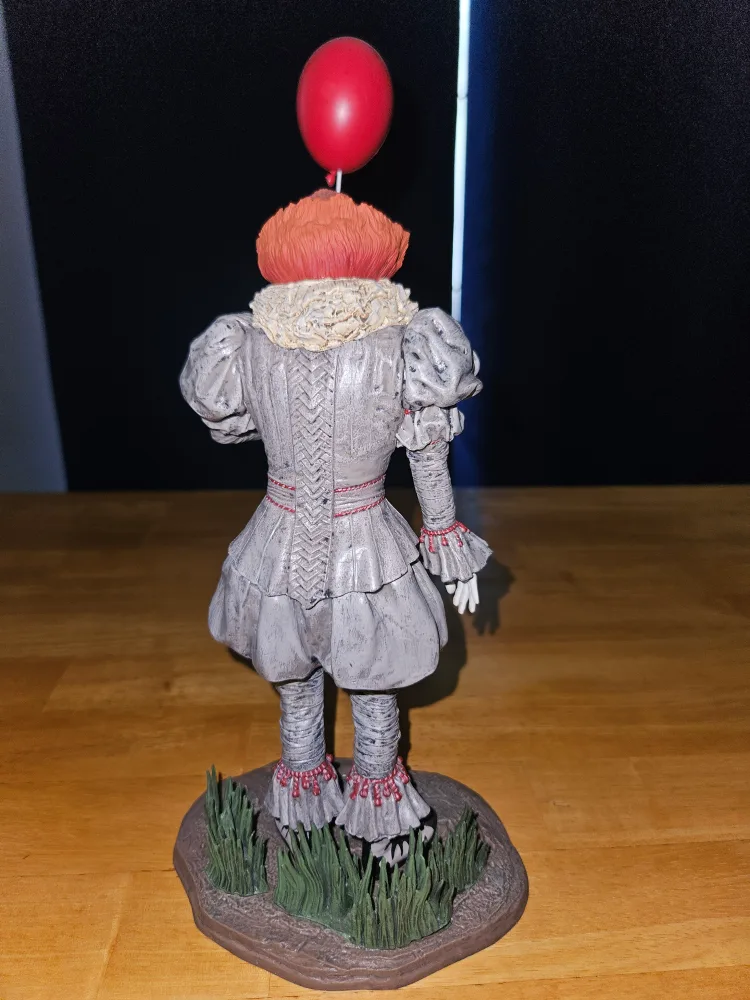 Funko Pop! Movies: IT - Pennywise (with Boat) #472 image indicator(2)