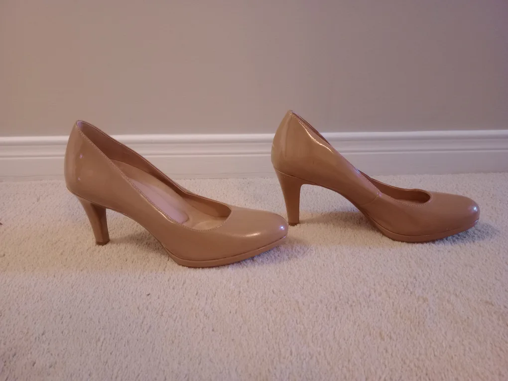 Nude Naturalizer Heels size 7.5-8 thumbnail