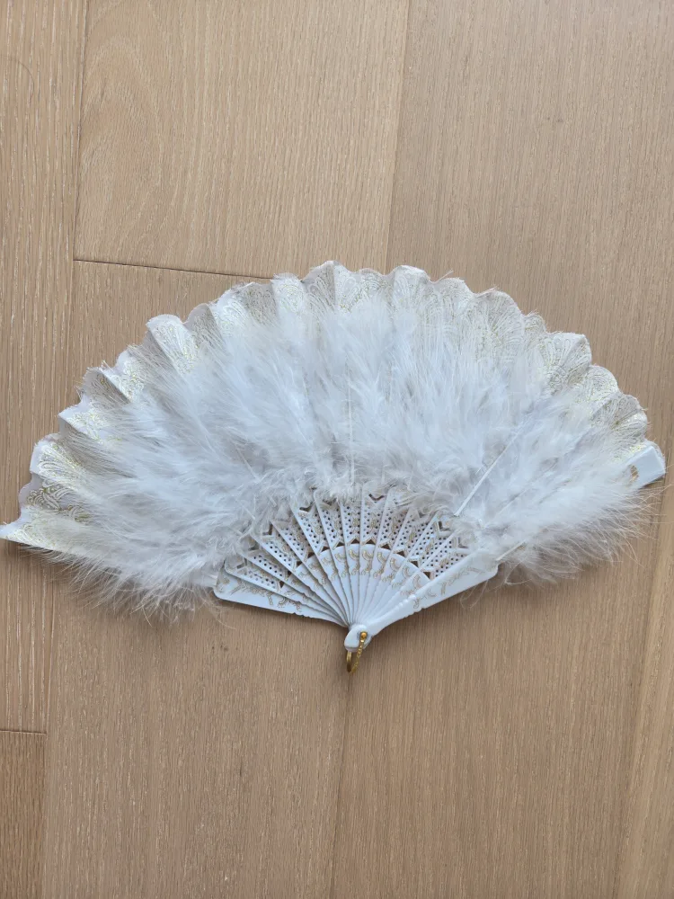 White Feather Hand Fan thumbnail