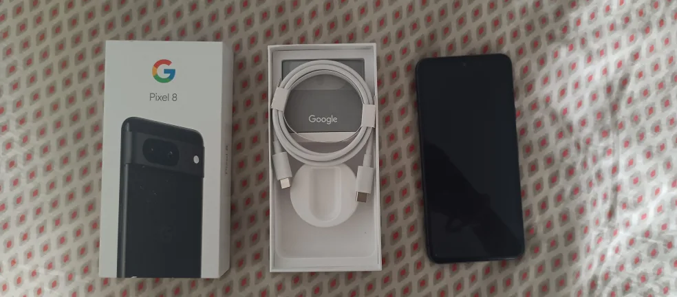 Google Pixel 8 - Like New! image indicator(2)