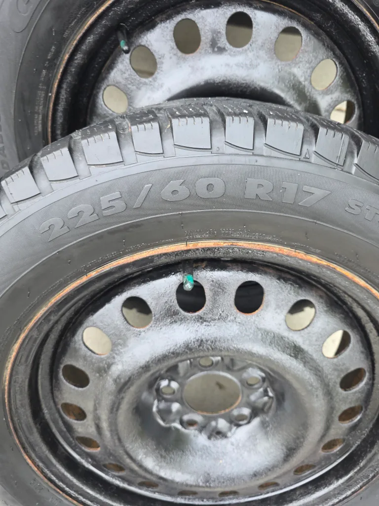 Set of 4 Winter Tires 225/60R17 image indicator(6)