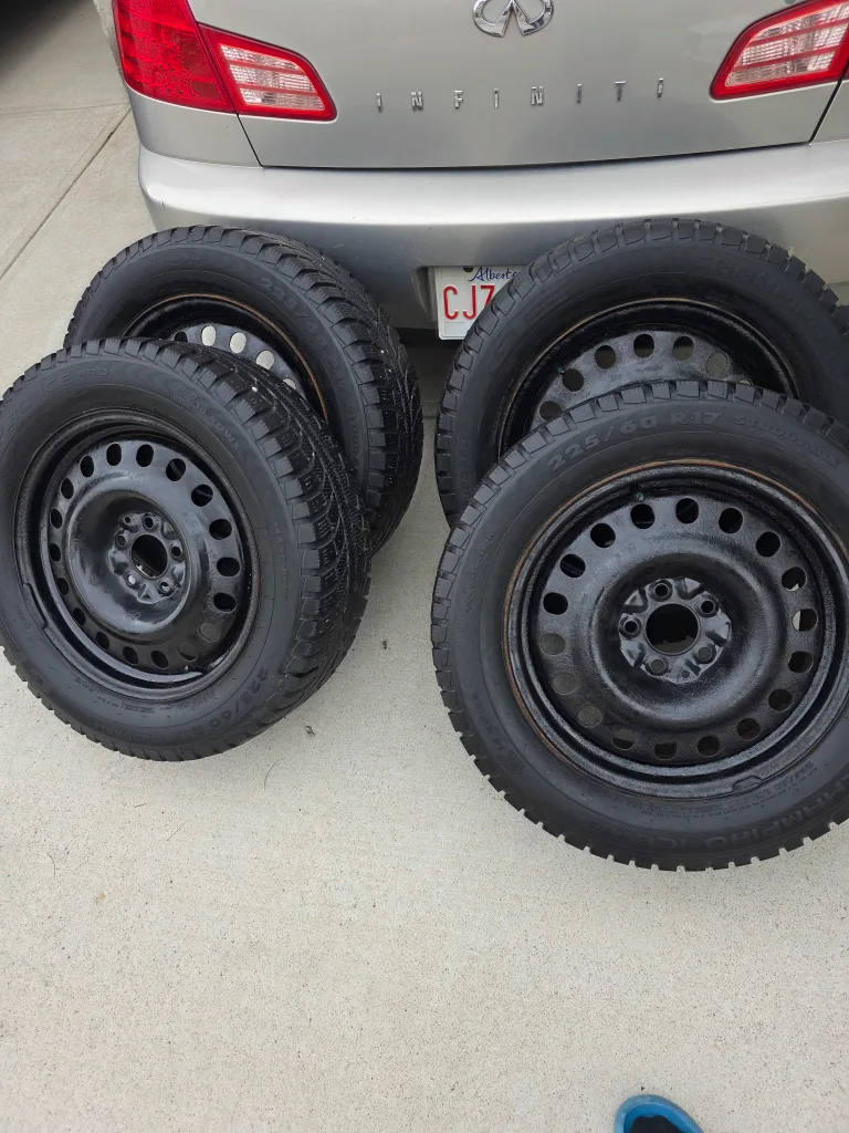 Set of 4 Winter Tires 225/60R17 image indicator(9)