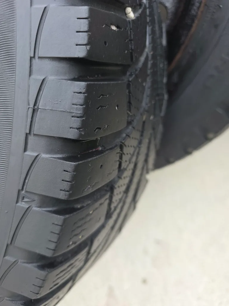 Set of 4 Winter Tires 225/60R17 image indicator(10)