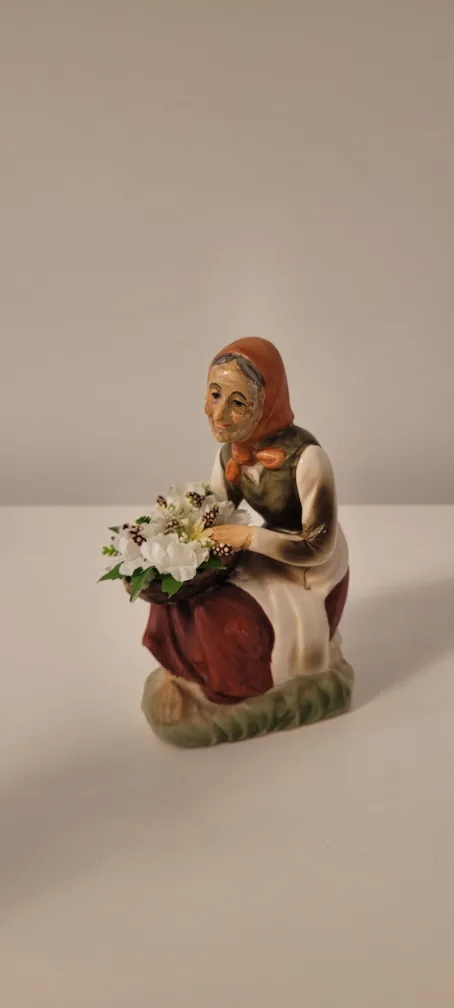 Vintage Japan Ceramic Figurine 🇨🇦🍁 thumbnail