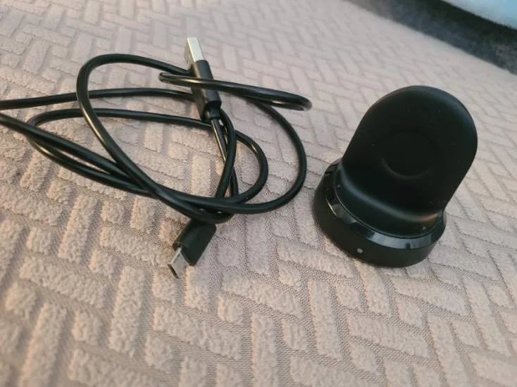 Samsung smartwatch wireless charger. SM-R600. thumbnail