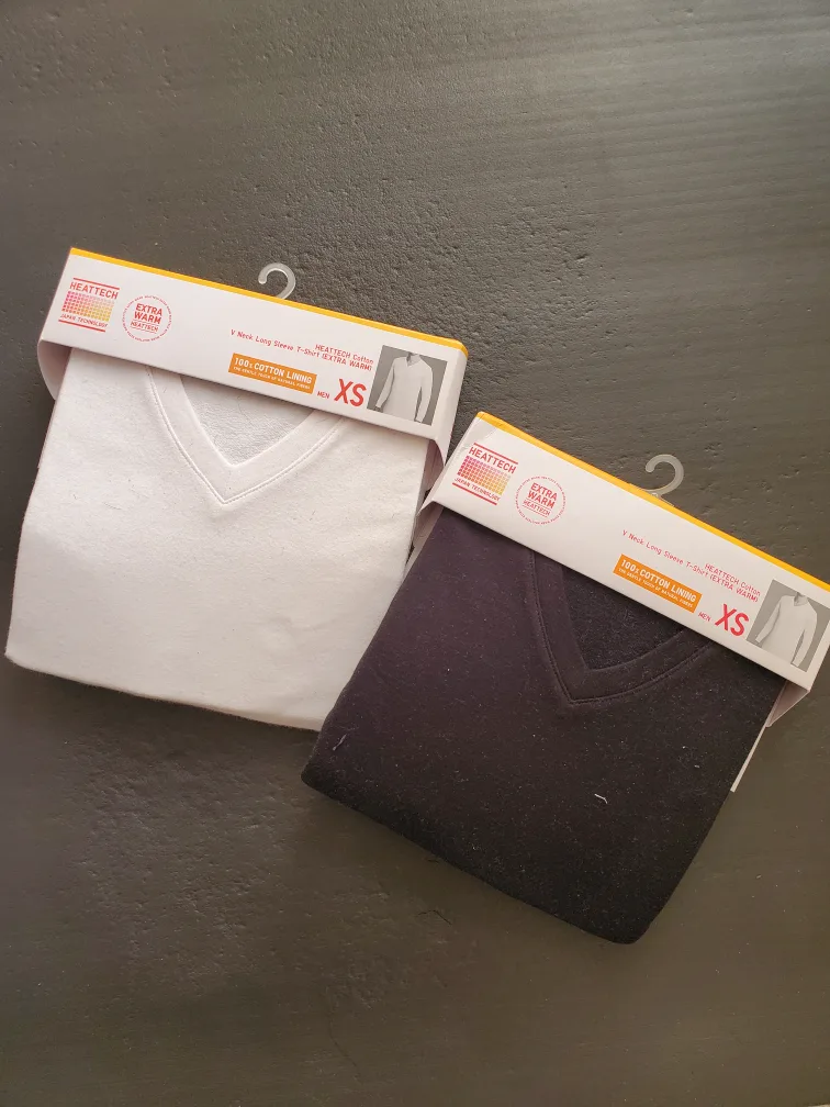 Uniqlo Extra Warm Heattech V-Neck Long Sleeve T-Shirt - XS thumbnail