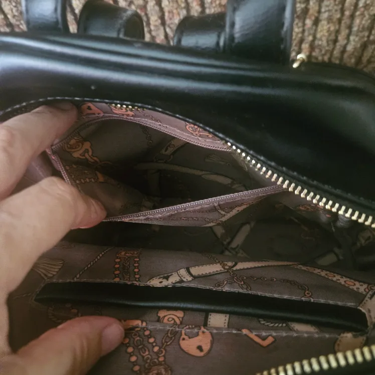 Black and Gold Bumble Bee women backpack image indicator(5)