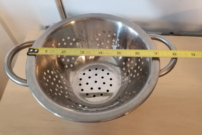 3 Stainless steel steamers/Colander with Handles.$6 each. image indicator(4)