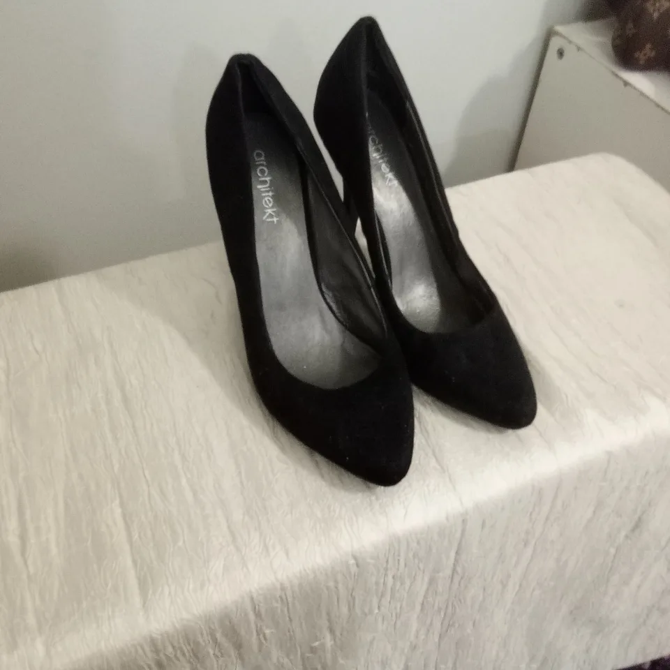Architect Black Heels, Size 8 thumbnail