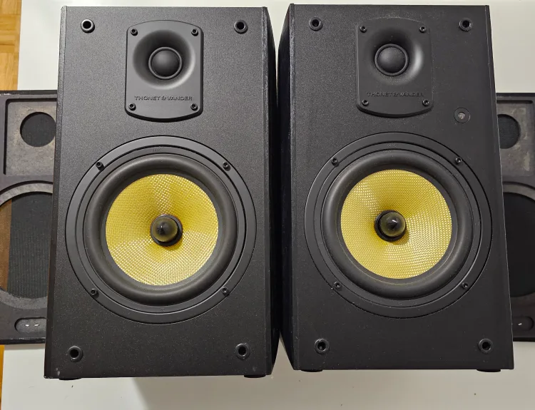 Thonet & Vander Musik Bluetooth Speakers - Black image indicator(2)