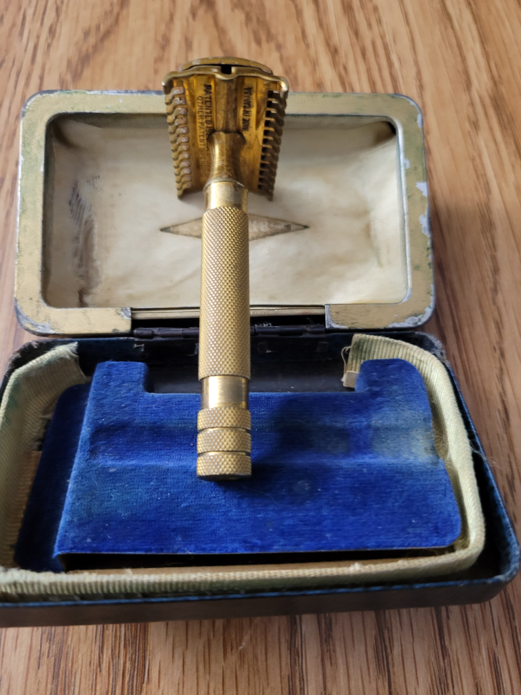 Vintage Gillette Safety Razor with Case - photo 3