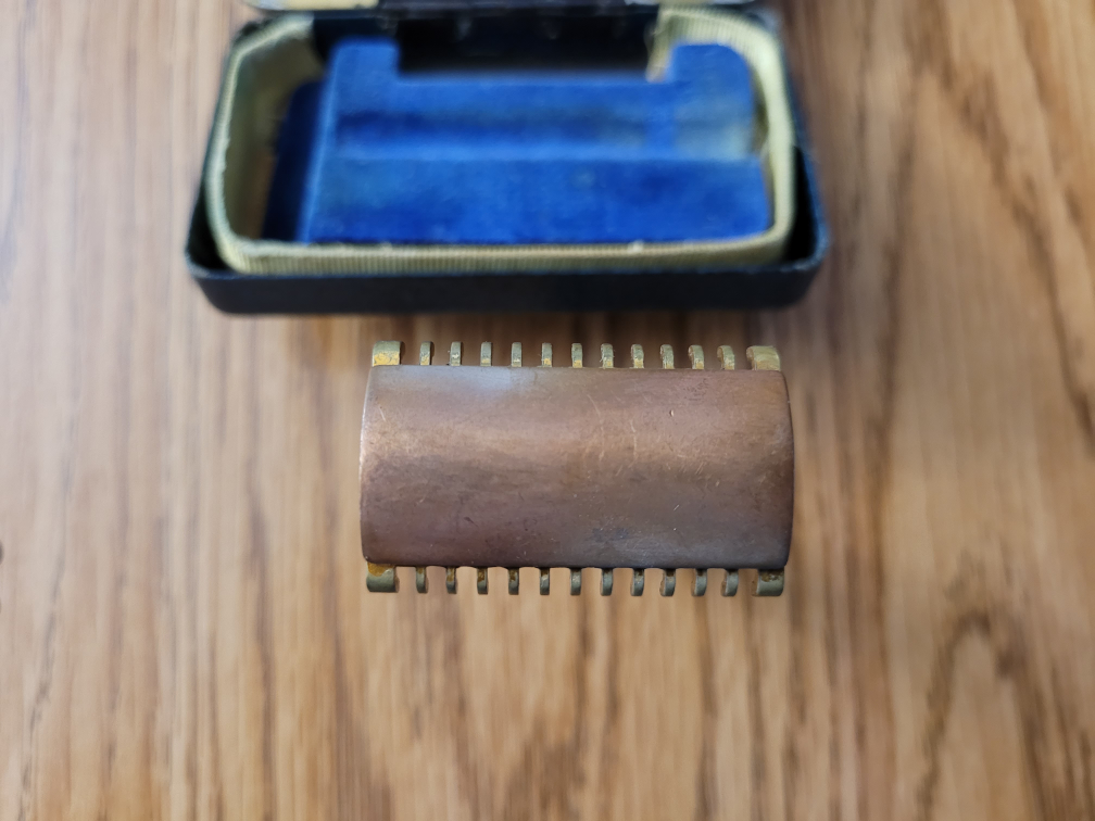 Vintage Gillette Safety Razor with Case - photo 4