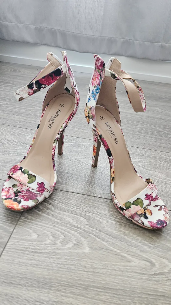 Never worn - Size 9 High heels thumbnail