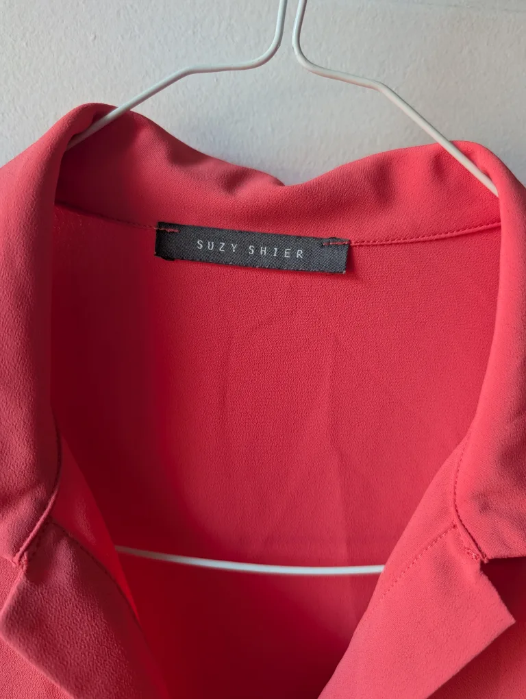 Suzy Shier Coral Blouse size M/L 🇨🇦 image indicator(2)