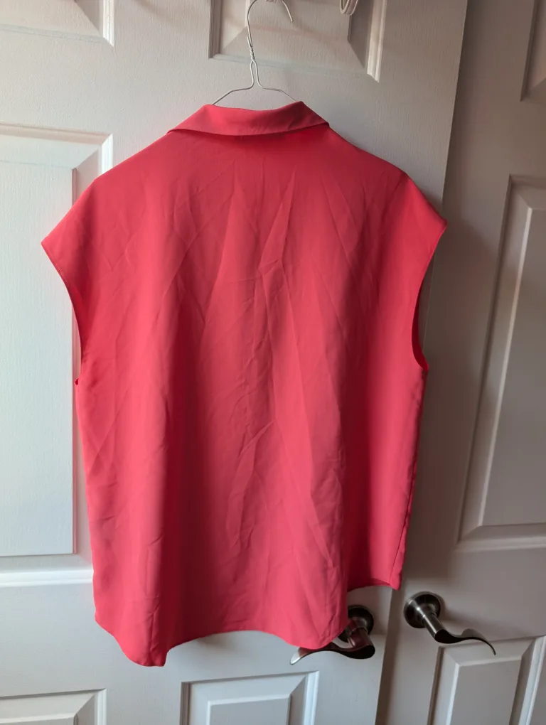Suzy Shier Coral Blouse size M/L 🇨🇦 image indicator(3)