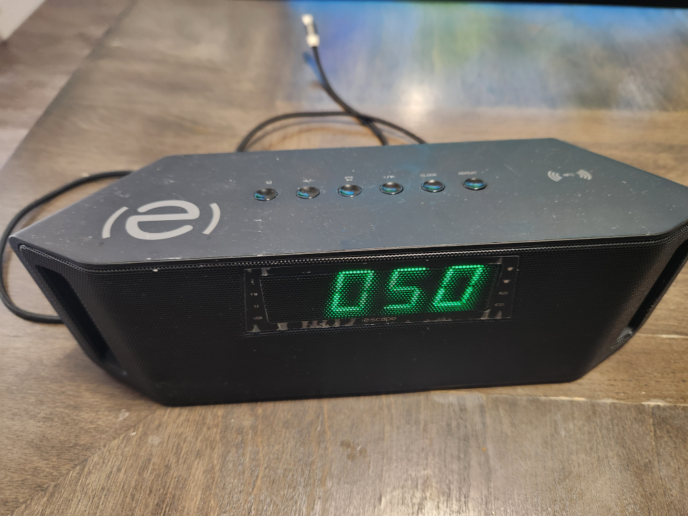 Escape Platinum Bluetooth Speaker Alarm Clock FM USB Micro SD - photo 2