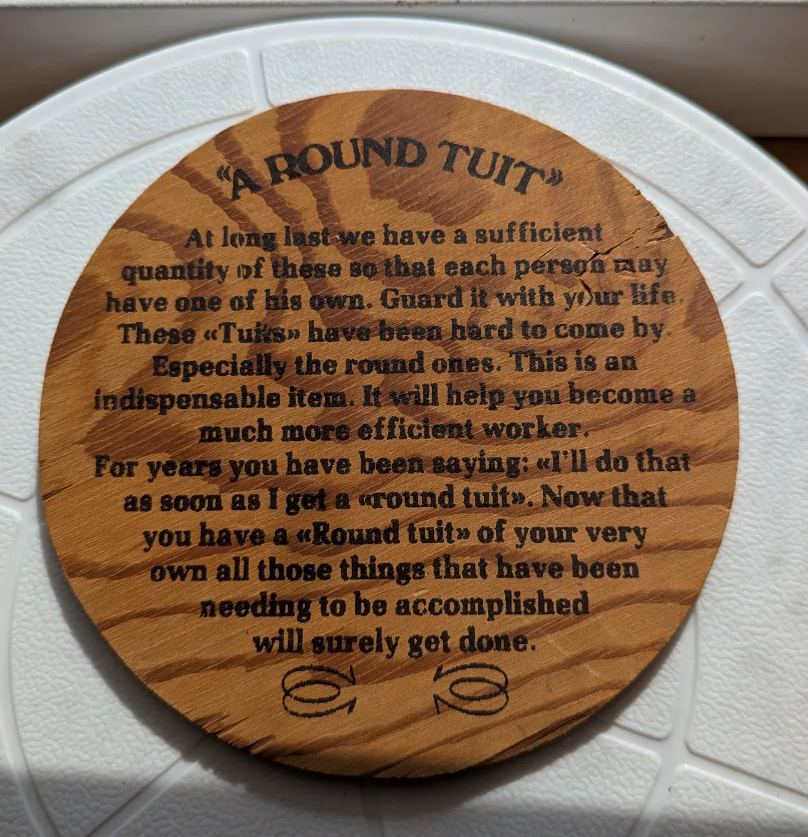 "A Round Tuit" Wooden Plaque 🇨🇦 thumbnail