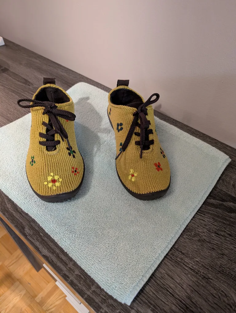 Arcopedico Walking Shoes -  Size 6 image indicator(2)