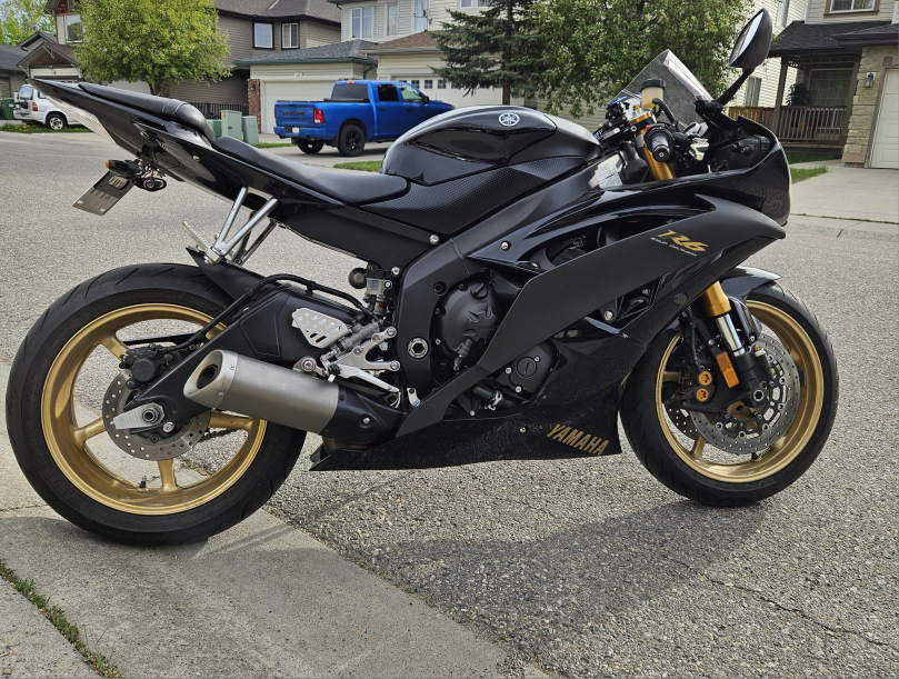 Yamaha YZF-R6 Motorcycle - Black and Gold - photo 2