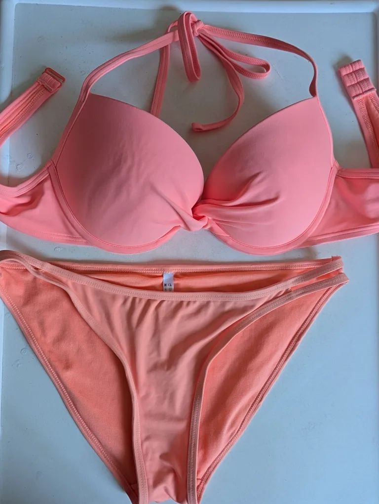 Matching set peach pink bikini 🩷🍑 thumbnail