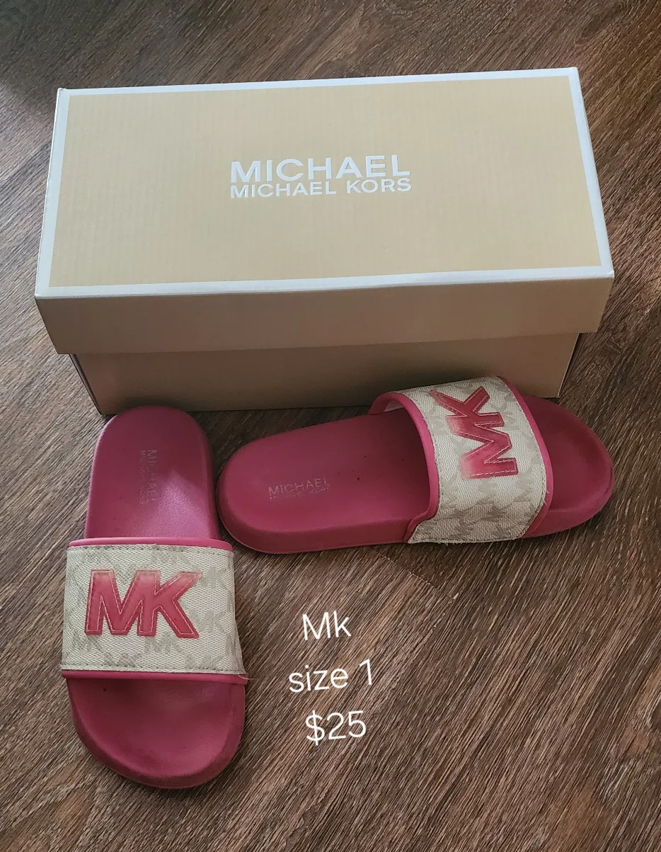 selection of girls' shoes image indicator(6)