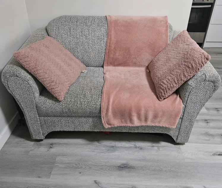 Moving Sale : Loveseat - 2 seater thumbnail