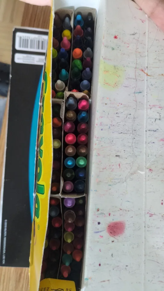 Crayola 96 Crayons #freecycle image indicator(2)