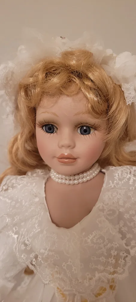 Porcelain Bride Doll 🇨🇦🍁 image indicator(2)
