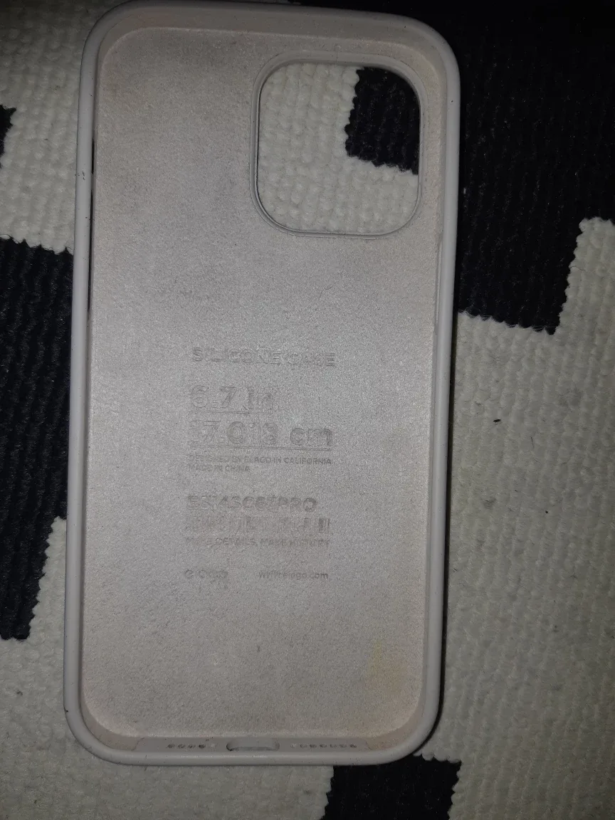🇨🇦 Silicone iPhone 6.7 inches Case thumbnail