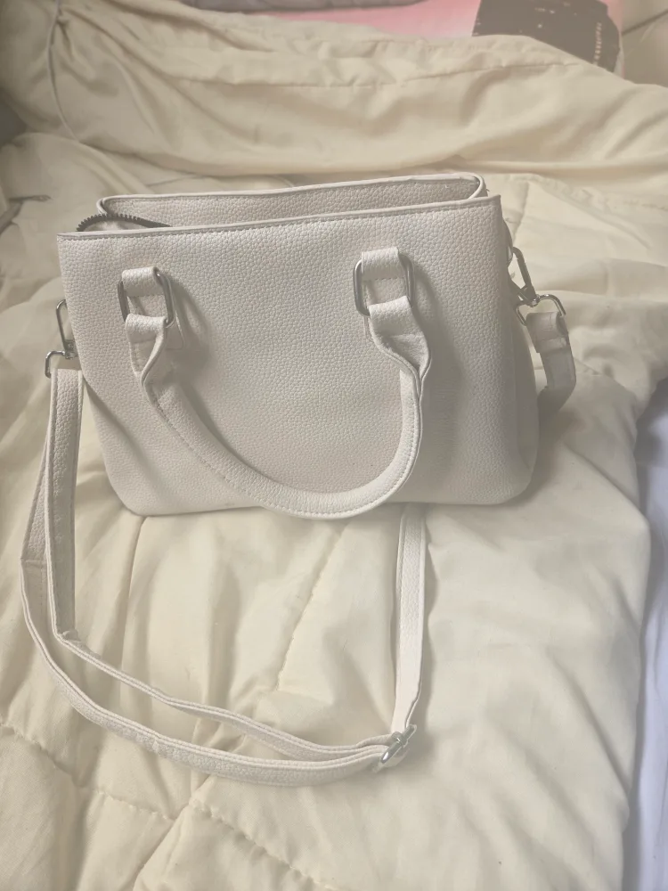 Cream Handbag image indicator(2)