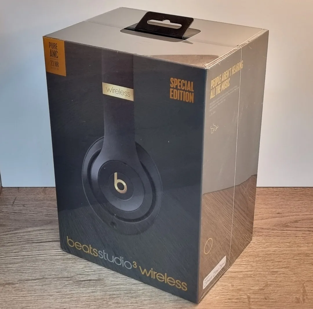 Beats studio3 Headphone - Special Edition - Sealed Box thumbnail