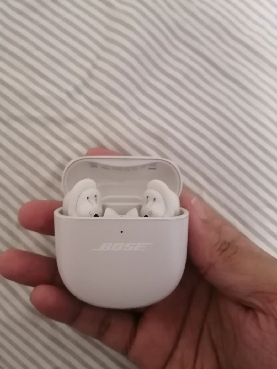 Bose QuietComfort Earbuds II - White - Like New! image indicator(5)