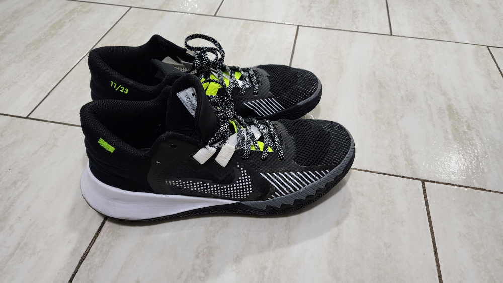 Nike Kyrie Flytrap 5 Basketball Shoes - US 9