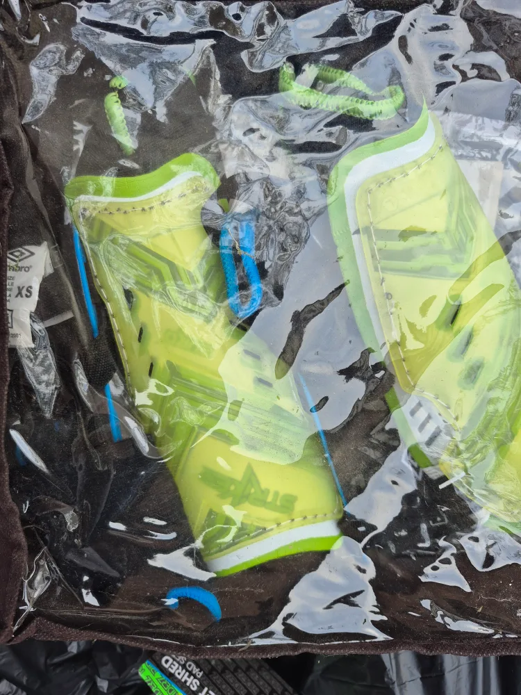 Umbro and reebok Strike Shin Guards - Size XS thumbnail