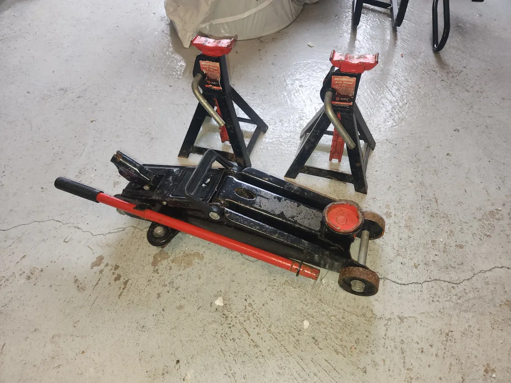 Hydraulic Floor Jack & Jack Stands thumbnail