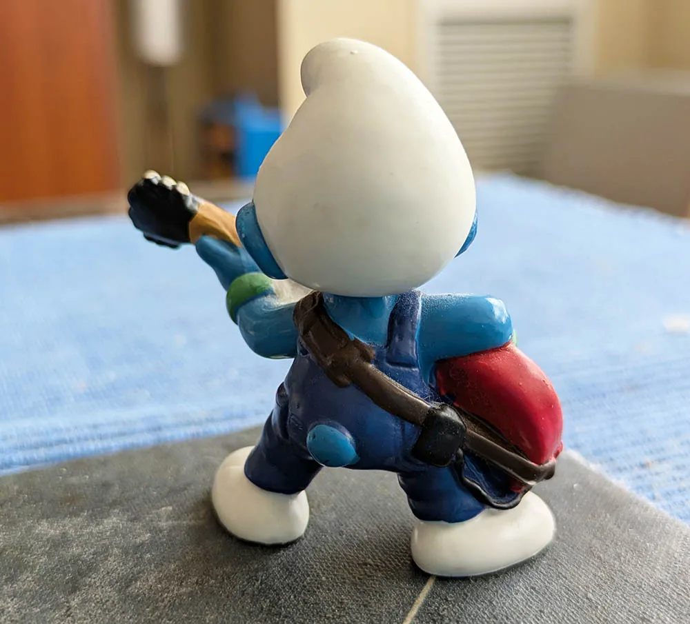 Schleich Peyo 1997 Red Guitar Smurf - NEAR-MINT CONDITION image indicator(2)