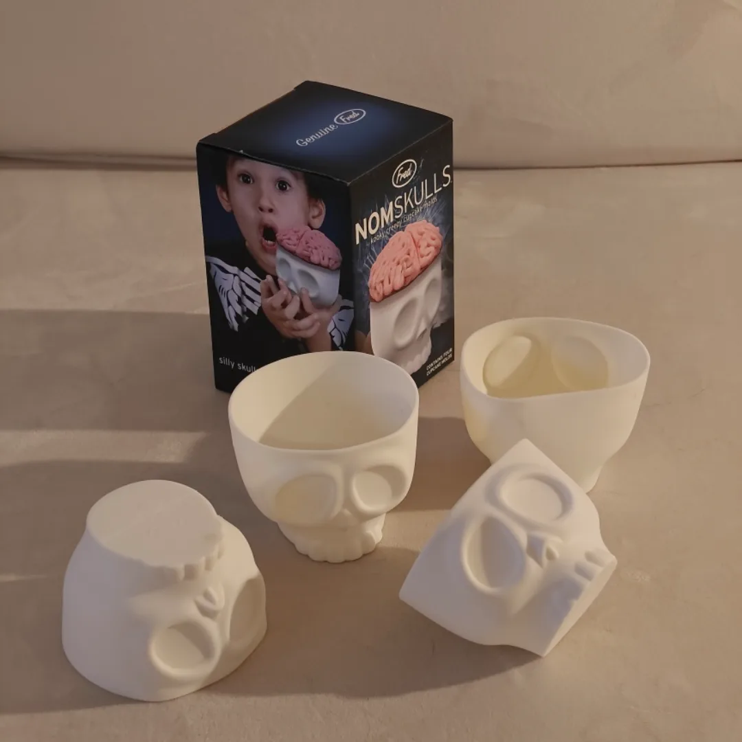 Skull Cupcake Molds - Fred Nomskulls thumbnail