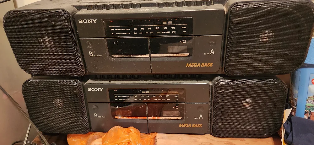 Sony CFS-W302 Mega Bass Boombox thumbnail