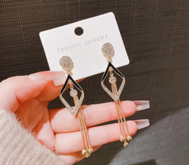 Fashion Jewelry Dangle Earrings thumbnail