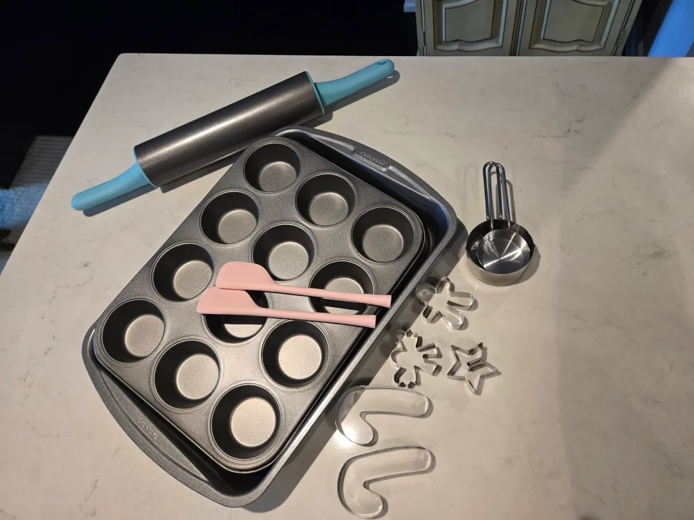 Baking Set: Muffin Pan, Cake Pan, Rolling Pin & More! thumbnail
