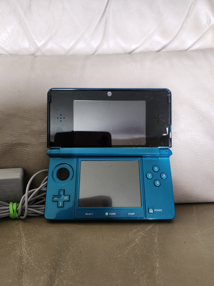 Nintendo 3DS Aqua Blue with Charger