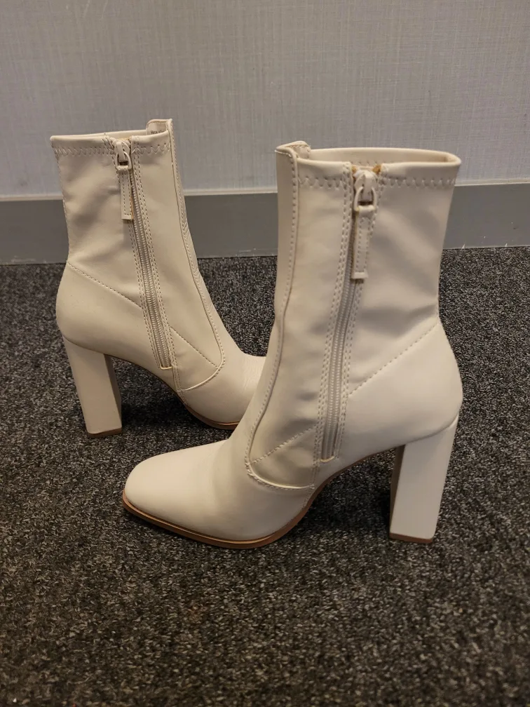 White Ankle Boots - Size 7 image indicator(2)