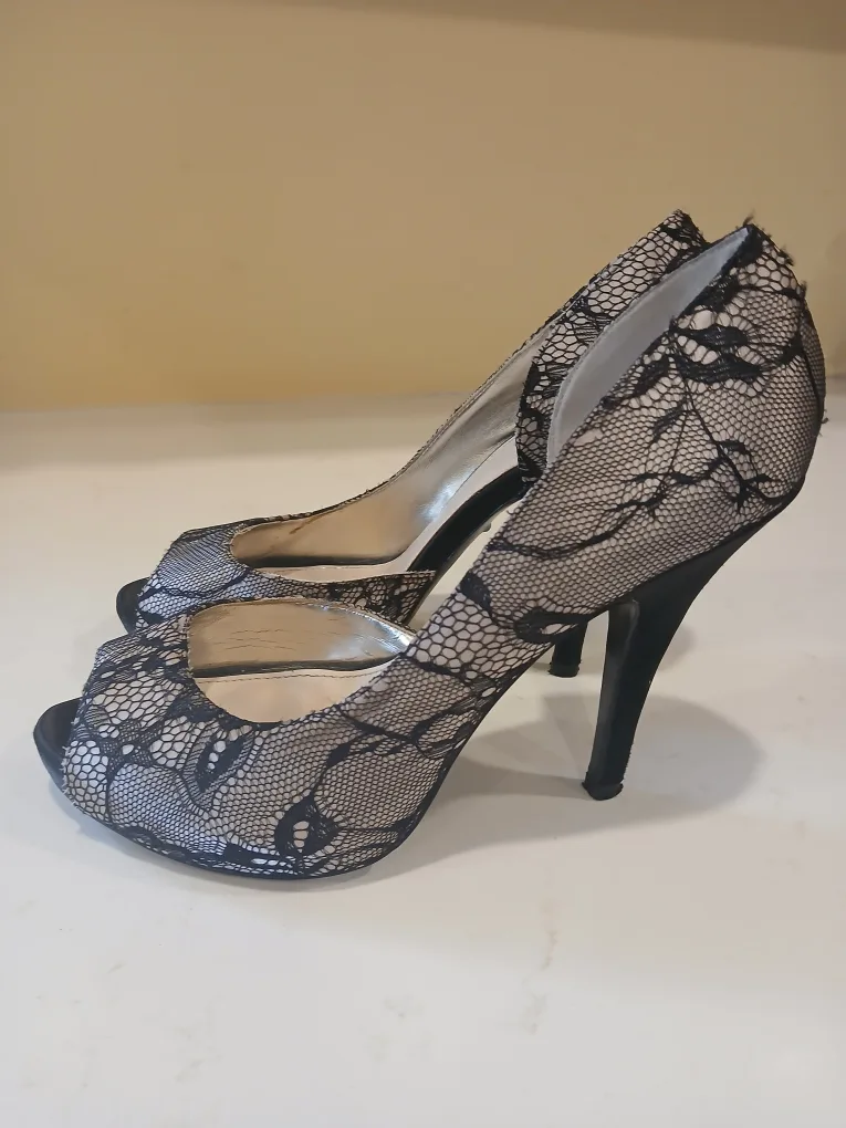 Disney Collection - Cinderella Black Lace Heels image indicator(4)