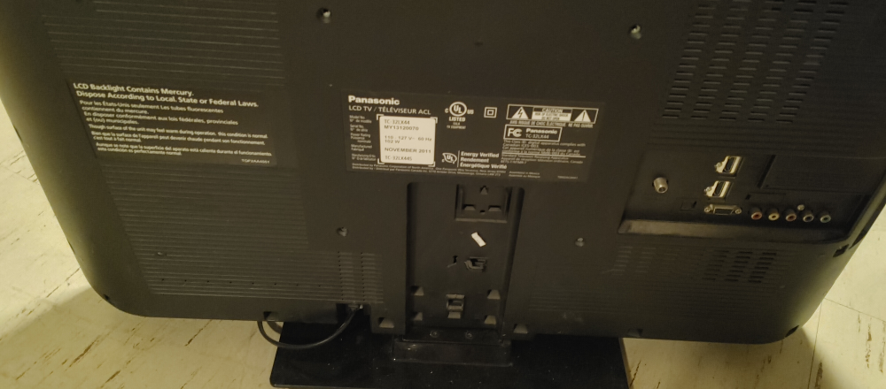 Panasonic LCD TV - 32" TC-L32X3 - photo 2