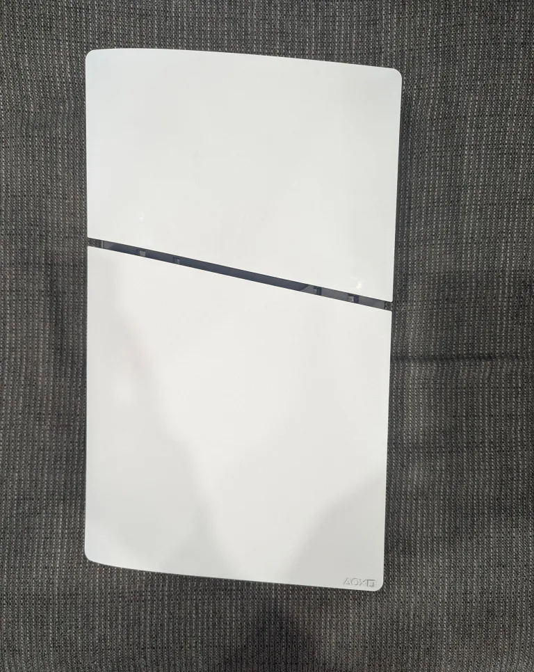 PS5 slim digital console with controller image indicator(3)